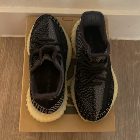 Yeezy Boost 350 V2 - Asriel - Picture 2 of 5